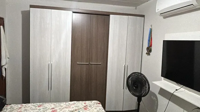 Vende-se guarda roupa casal grande