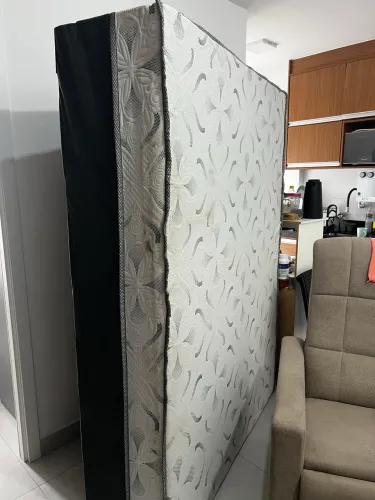 Cama de casal usada em ótimo estado de conservação