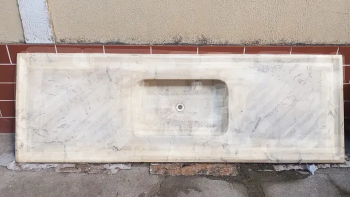 Vendo pia marmorizada em polietileno 180cm x 80 cm.