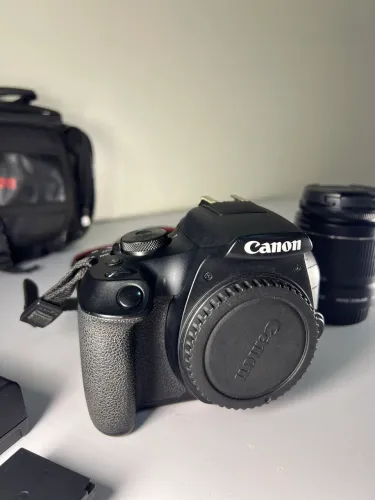 Canon T7