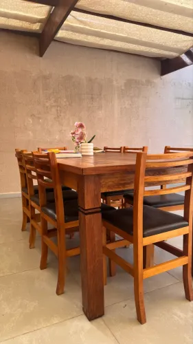 Mesa de madeira com cadeiras 8 lugares