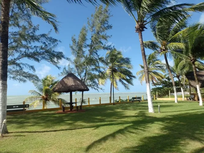 VENDE-SE CASA EM CONDOMÍNIO