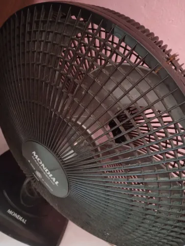 Vendo ventilador, ACEITO TROCA POR OUTRO VENTILADOR.
