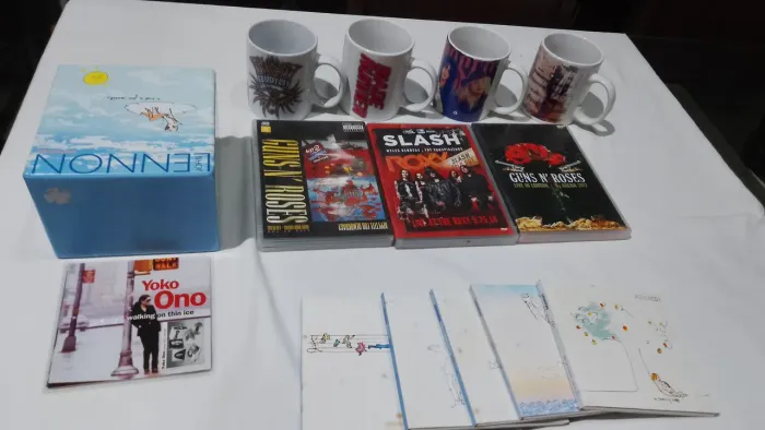 Box Jhon Lennon+DVDs de rock+ canecas