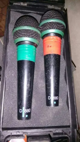 Microfone dinâmico AKG D880 (cada)