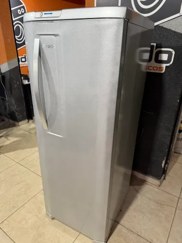 Geladeira Electrolux Frostfree Prata