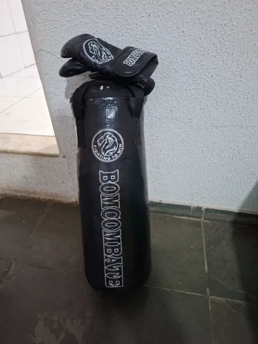 Saco de boxe +luva , sem uso