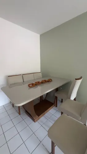 Mesa de jantar com 6 cadeiras