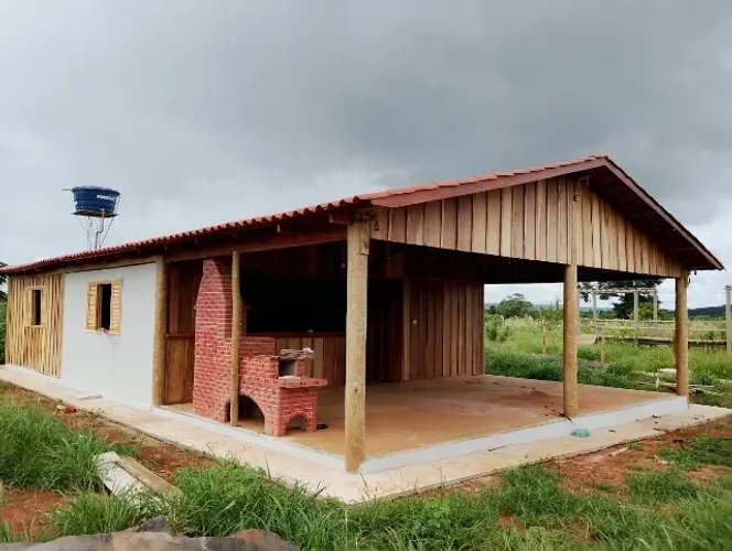 Chácara Condomínio Beira Rio, 1.000m², Casa de Madeira, no Rio dos Bois, Varjão.