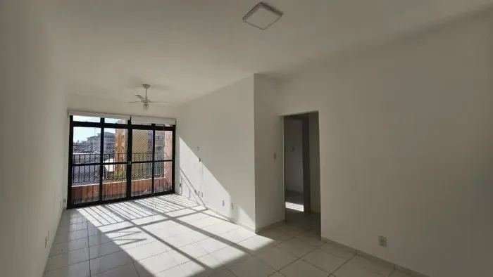 Apartamento Proximo a Av. do CPA com 02 Quartos.