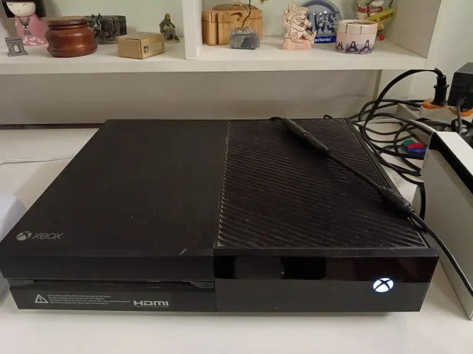 Xbox One + controle com fio + Jogo Just Cause 3