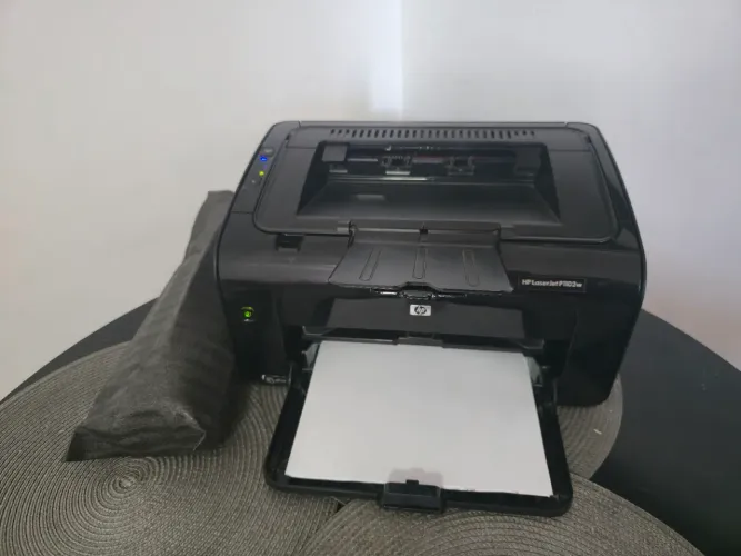Impressora HP 1102w ( Wi-fi, Laser )Praticamente nova.