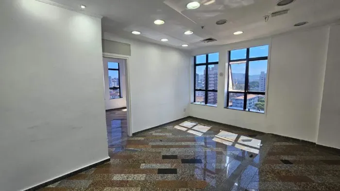 Sala Comercial para Locação em Condomínio com Portaria  Embaré