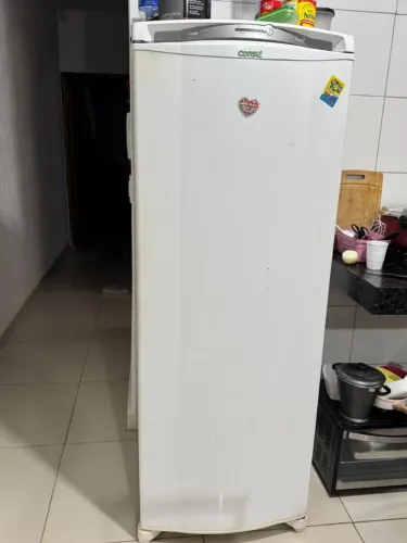 Vendo uma geladeira em bom estado