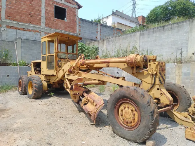 Vendo motoniveladora Caterpillar 160B ano 1978