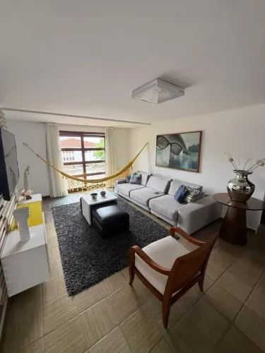 Alugo casa mobiliada com 1° andar, piscina, espaço gourmet e 4 quartos a 5 minutos da Av.