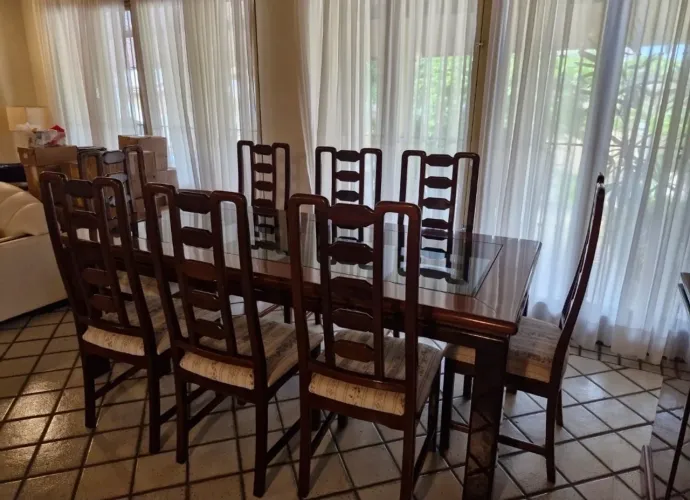 MESA DE JANTAR EM MOGNO MACIÇO COM 8 CADEIRAS