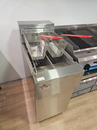 fritadeira a gás zona fria 90.000 Btus - nova