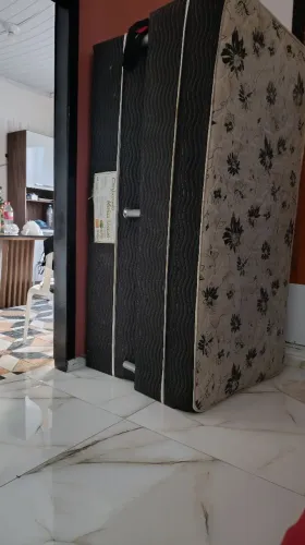 02 Camas box de mola solteiro R$100,00 cada