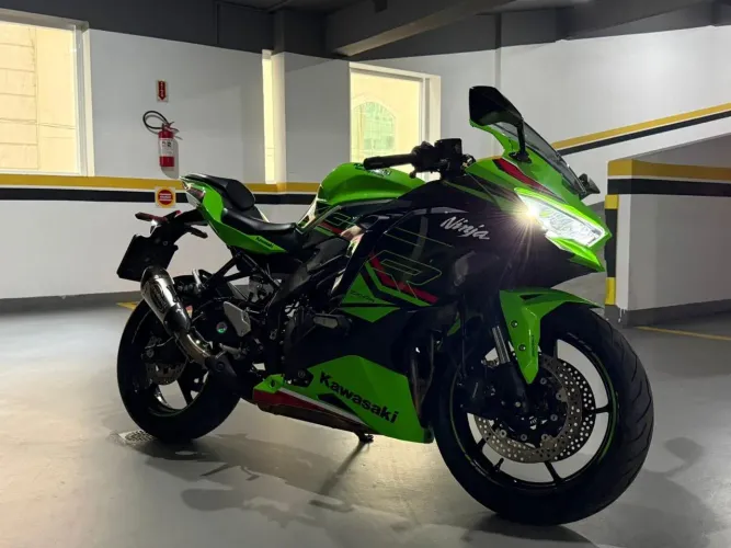 VENDO MOTO NINJA ZX - 4R KRT EDITION