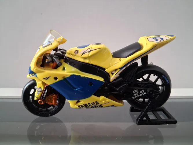 Miniatura Moto GP Maisto Yamaha 2006 #5 Colin Edwards - Escala 1/18