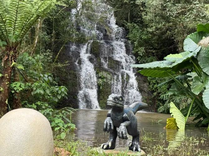 SÍTIO COM CASCATA E LAGOS EM ALTO PAREDÃO - INTERIOR DE SANTA CRUZ DO SUL