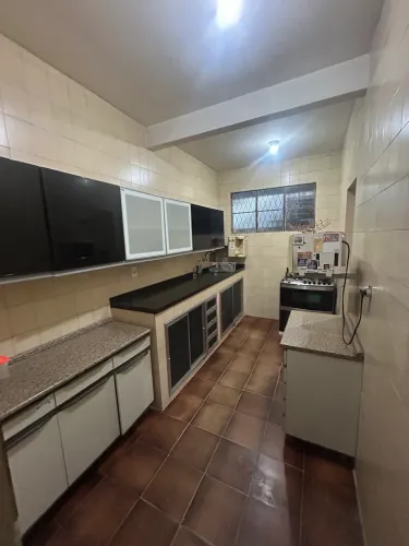 Alugo Casa Térrea com Garagem e Luz Inclusa
