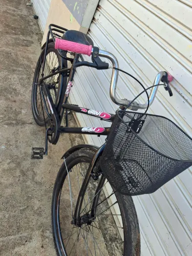 Vendo essa linda bicicleta poti caloi em perfeito estado 275 e entrego * chama 
