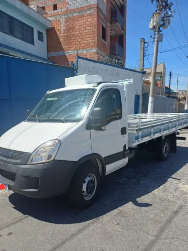 Iveco 35s14 Camionete com Carroceria de 4,00 metros Nova