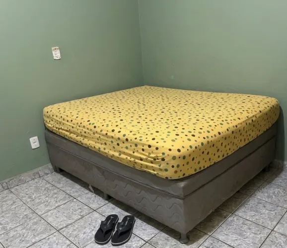 Cama box usada porém conservada 