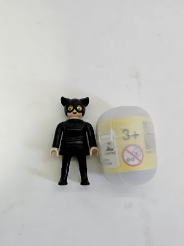 Miniatura Mulher Gato Catwoman Kinder Ovo DC Playmobil