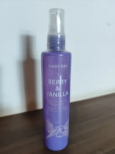 Spray Corporal Deo Colônia Amora e Baunilha Mary Kay 