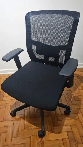 Cadeira de escritório - Encosto em tela Mesh