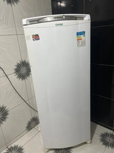 Vende-se geladeira consul