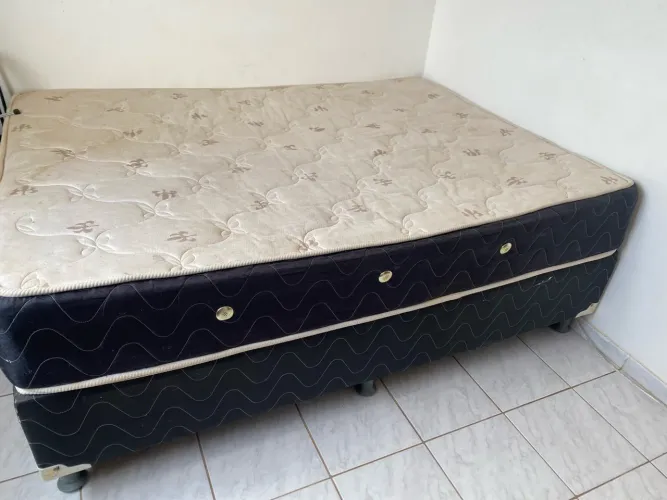 Cama excelente estado! Pra vender logo