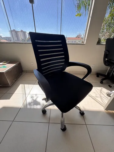 CADEIRA DE ESCRITÓRIO GIRATÓRIA