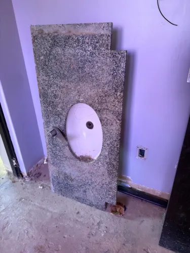 2 bancadas de granito com pia inclusa