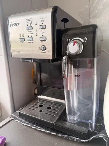 Vendo cafeteira Oster PrimaLatte