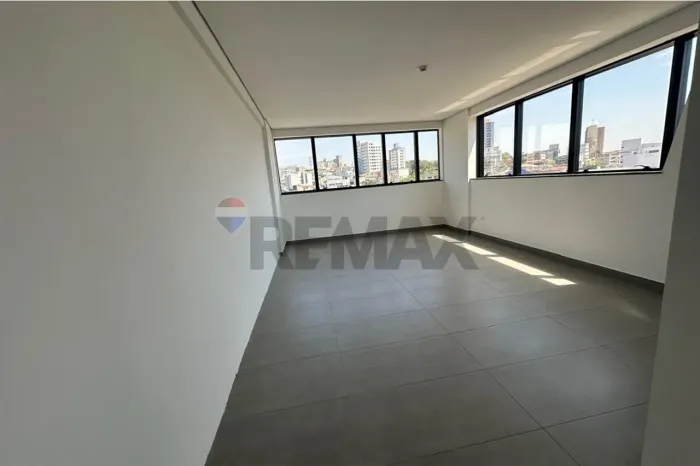 Excelente sala comercial para locação na Av. Portugal