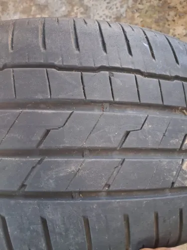 Dianteira: 275/40 R20 ou 275/45 R20