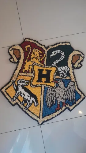 Punch Needle Artesanal Brasão de Hogwarts - Harry Potter