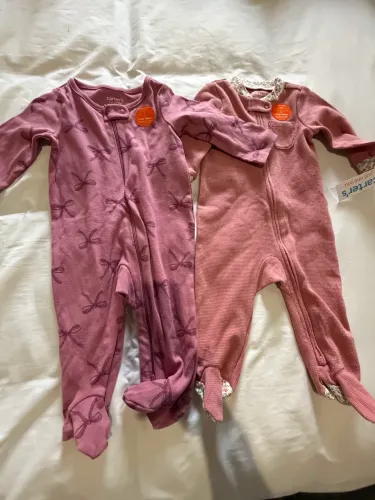 2 macacões da carters tamanho 6 meses 