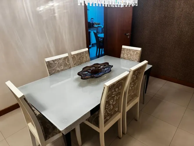 Mesa de Vidro com seis cadeiras