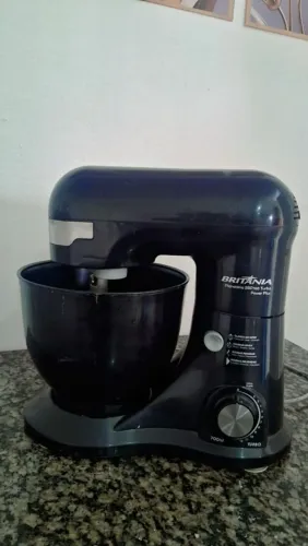 Vendo batedeira planetária pouquíssimo uso.