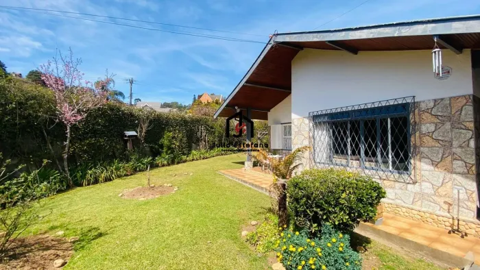 Casa com 3 dormitórios sendo 1 suíte no bairro Vila Paulista em Campos do Jordão