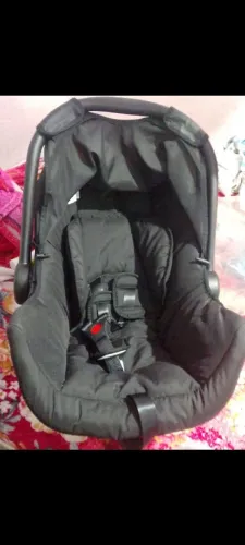 Carro de bebê e bebê corforto