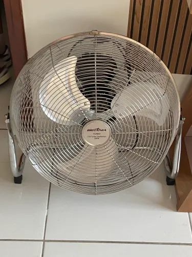 Ventilador de piso marca Britânica 