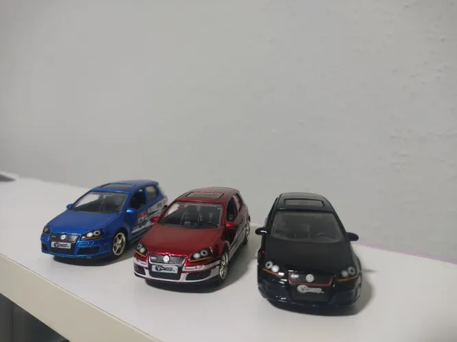 LOTE COM TRÊS MINIATURAS VOLKSWAGEN GOLF