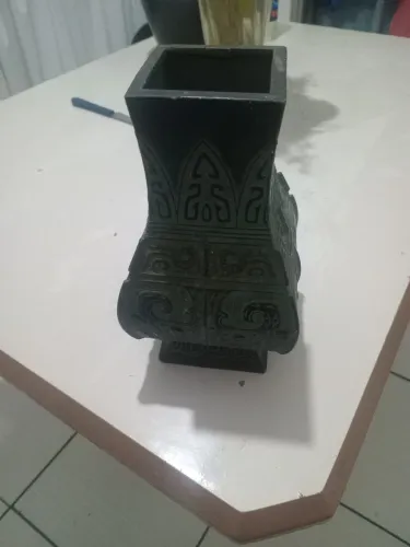 Vaso antigo em bronze