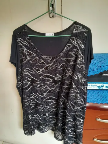 Blusa de malha com brilho seminova